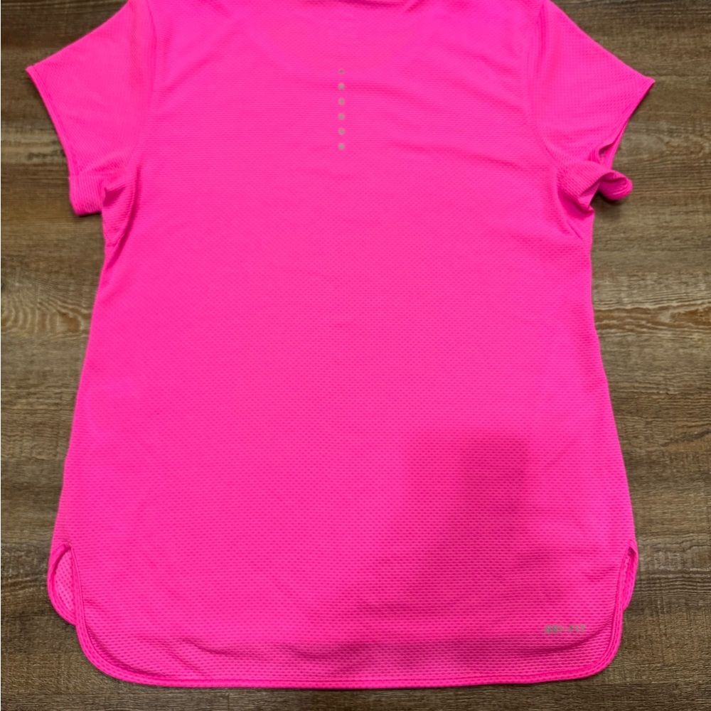 Women’s Nike Aeroreact Short Sleeve Size Medium - Picture 9 of 10